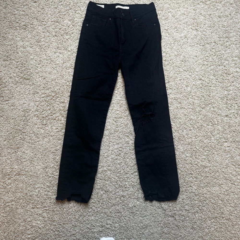 Women’s Levi’s black distressed skinny jeans ankle size 26
